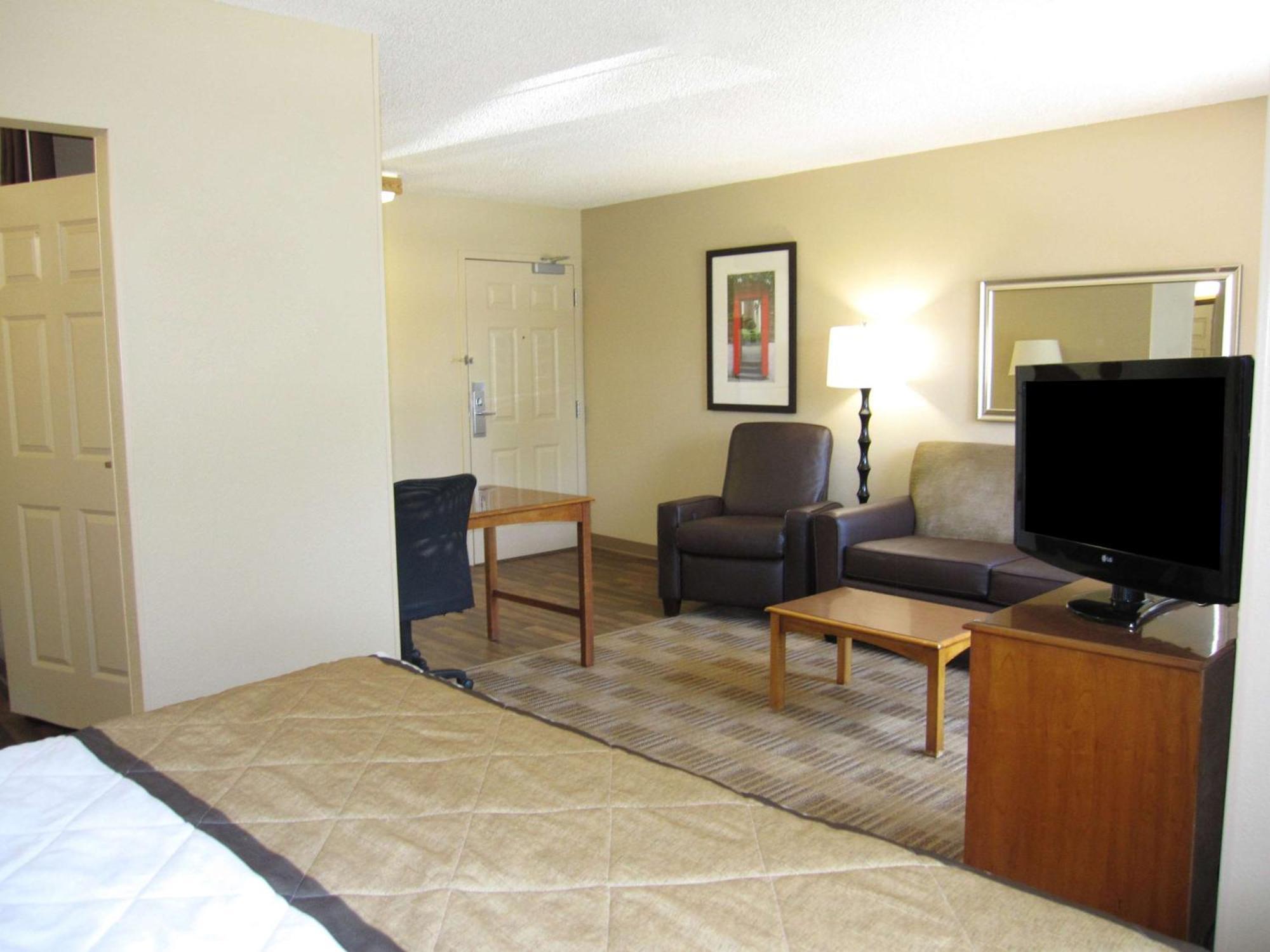 Extended Stay America Suites - Greensboro - Airport Eksteriør billede